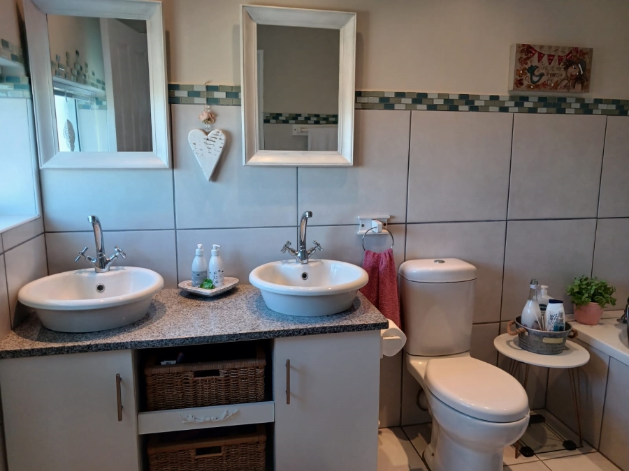3 Bedroom Property for Sale in Stilbaai Wes Western Cape